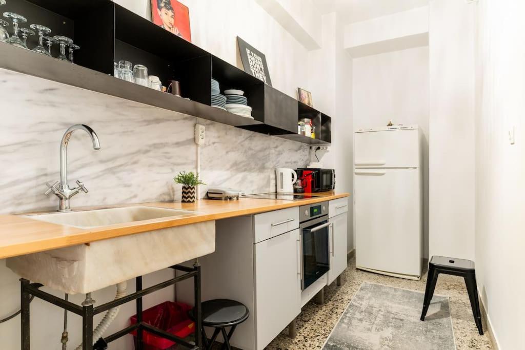 3BDR IDEAL CENTRAL ATHENIAN APT
