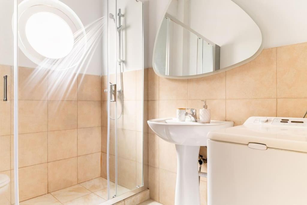 3BDR IDEAL CENTRAL ATHENIAN APT