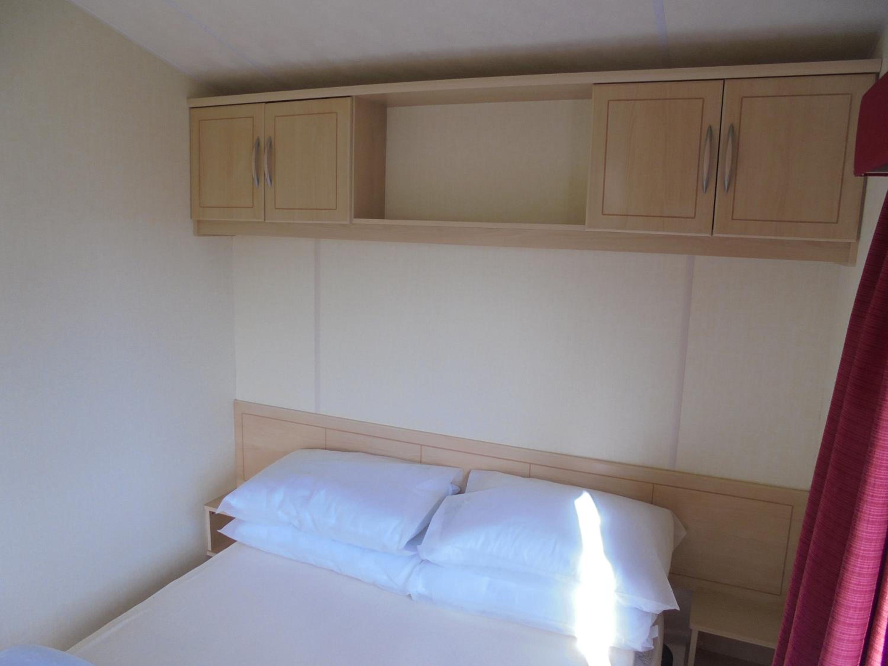 Sealands Everglade II:- 6 Berth, Central Heated Access to the beach view 2