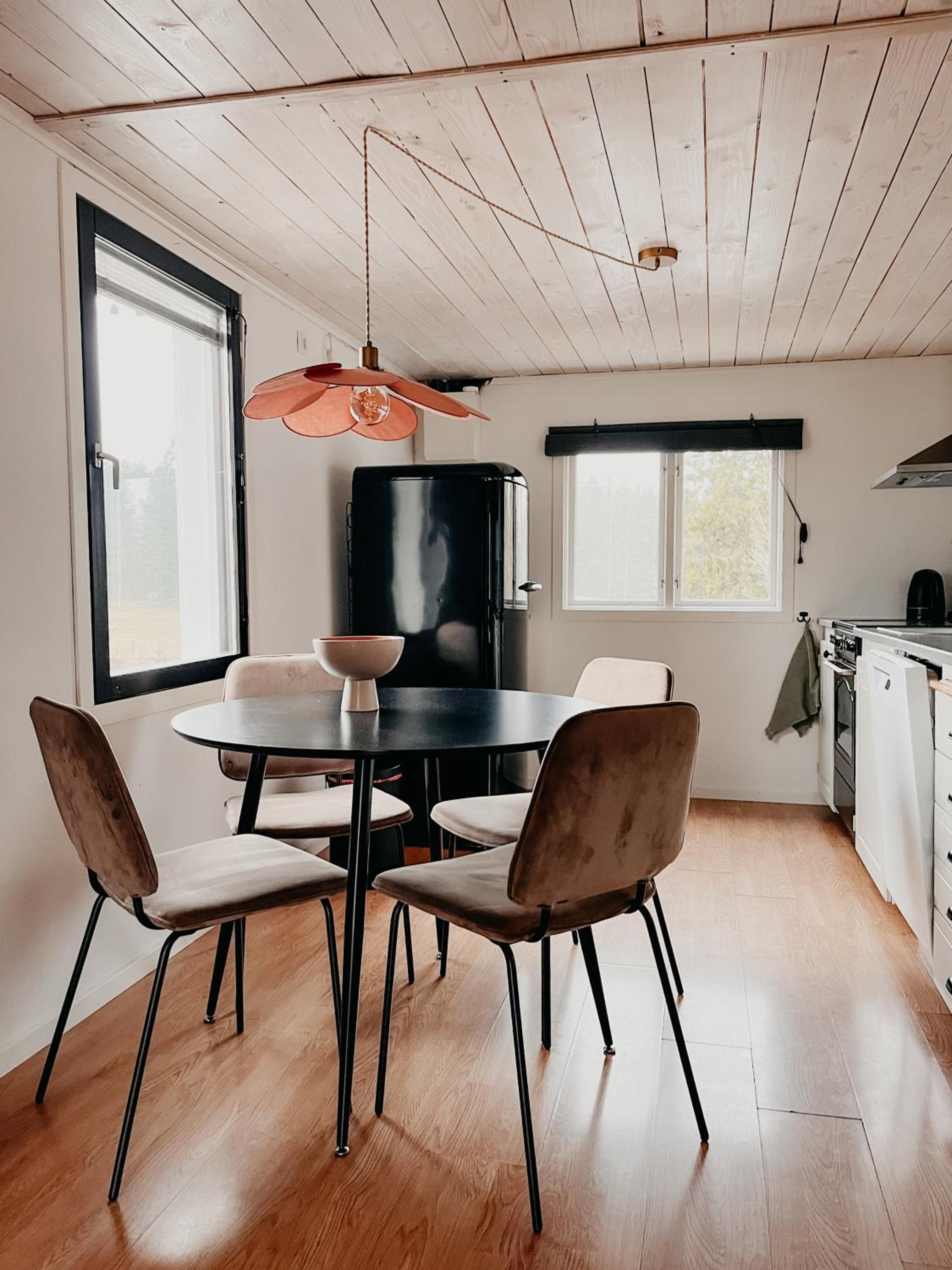 Luxurious red cottage with wood stove near lake view 3