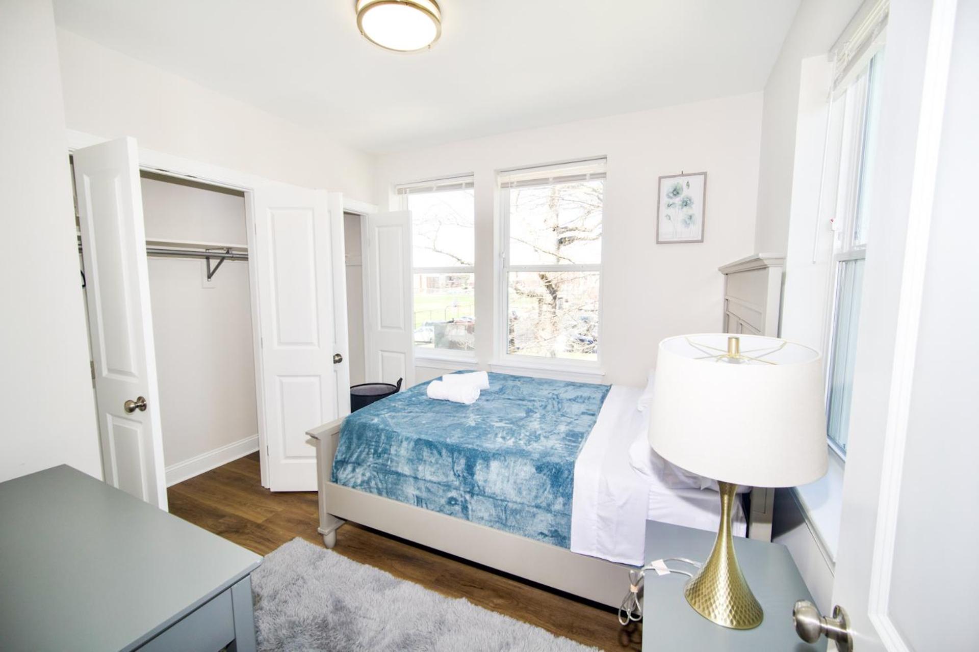 The Vianny:Petite Modern Lodge view 4