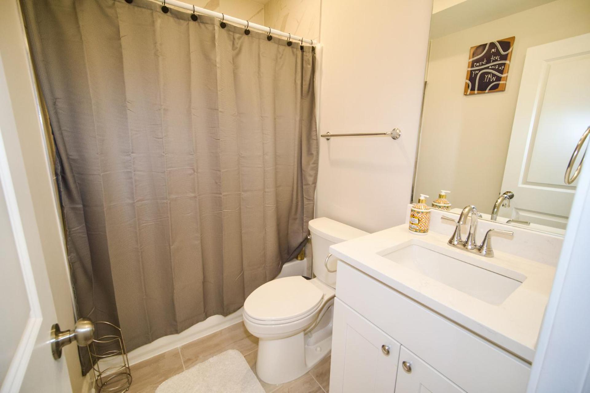 The Vianny:Petite Modern Lodge view 5