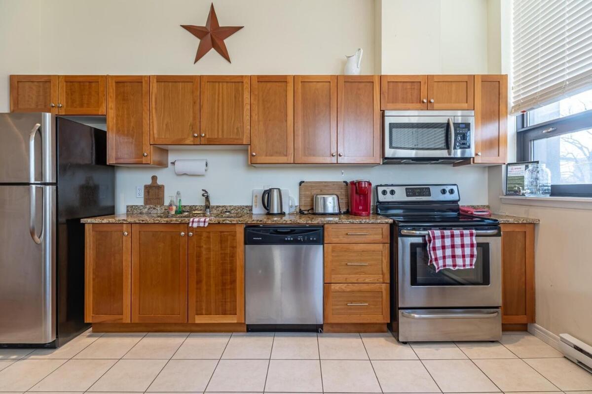 Spacious Downtown Loft #1 with AC