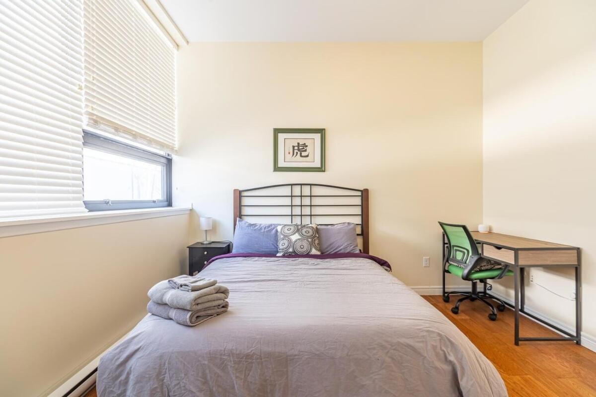 Spacious Downtown Loft #1 with AC