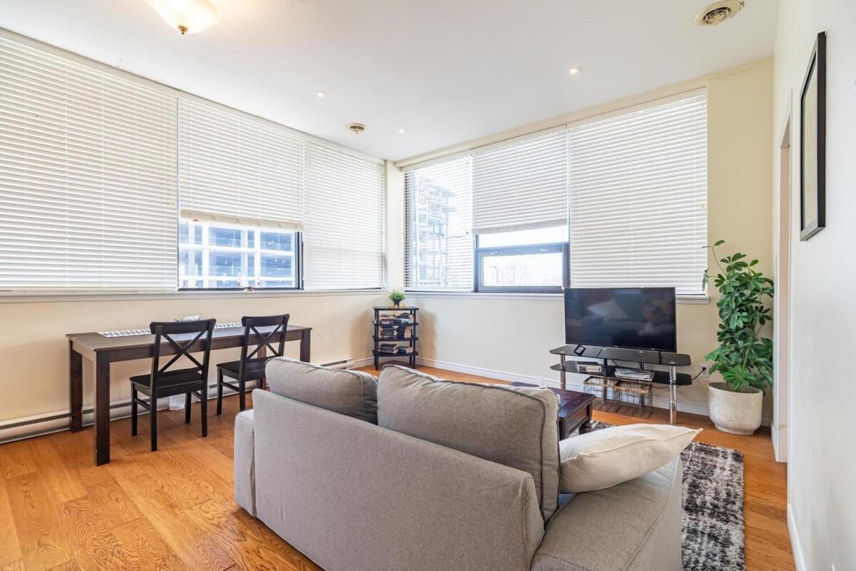 Spacious Downtown Loft #1 with AC