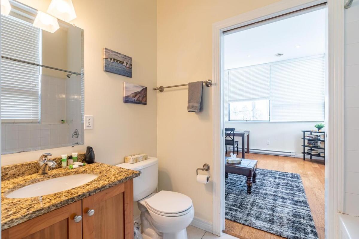 Spacious Downtown Loft #1 with AC