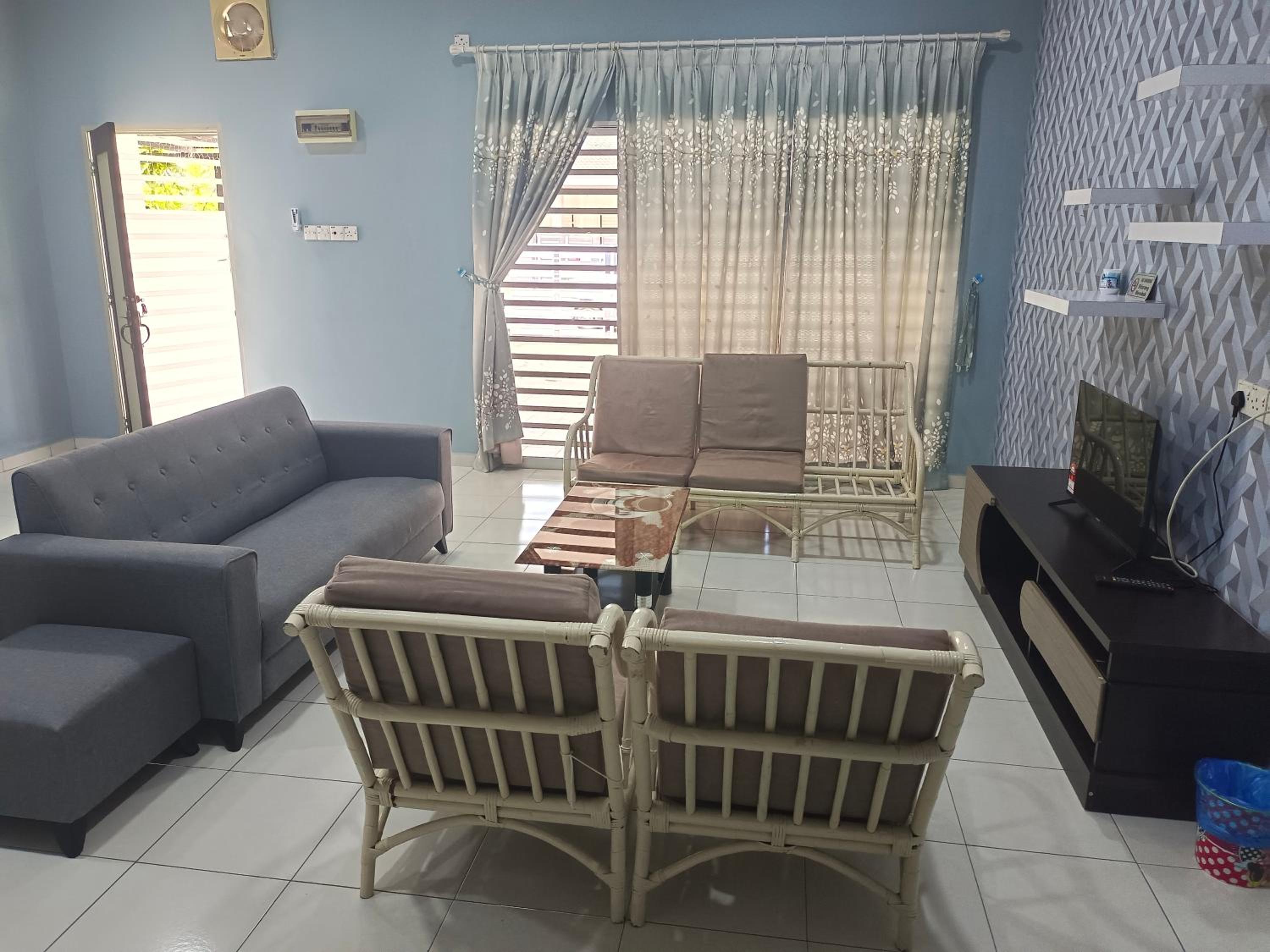 Happy homestay sitiawan photo 7