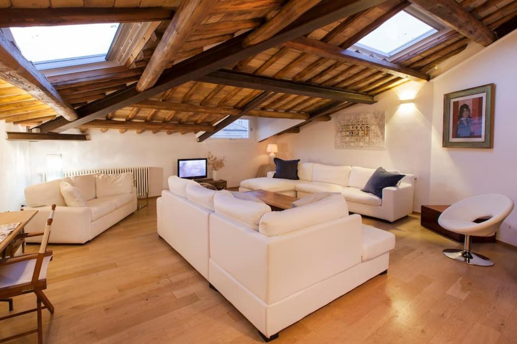 Penthouse Pantheon apartment with Terrace 2BR 2BA