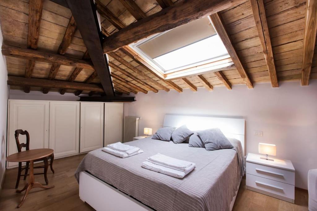 Penthouse Pantheon apartment with Terrace 2BR 2BA