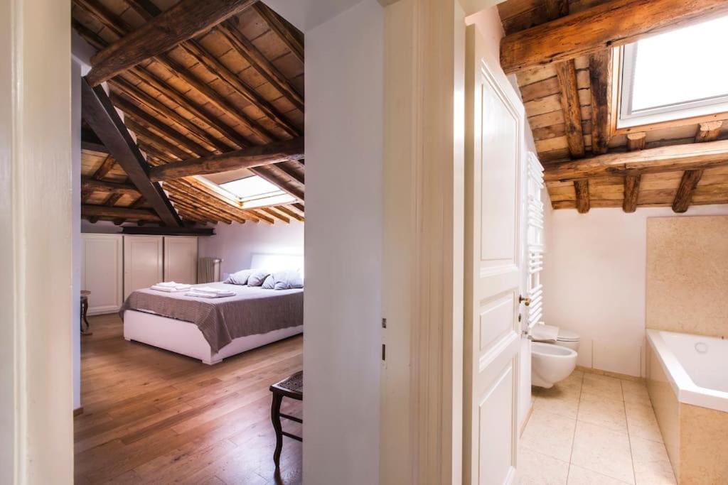 Penthouse Pantheon apartment with Terrace 2BR 2BA