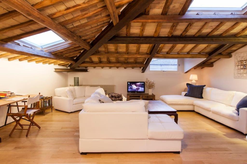 Penthouse Pantheon apartment with Terrace 2BR 2BA