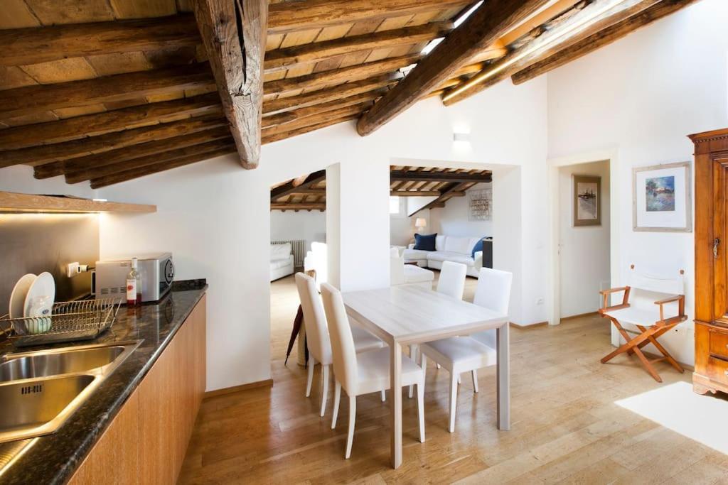 Penthouse Pantheon apartment with Terrace 2BR 2BA