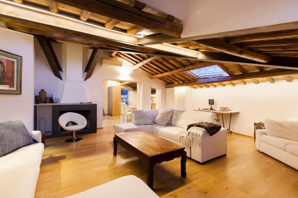Penthouse Pantheon apartment with Terrace 2BR 2BA