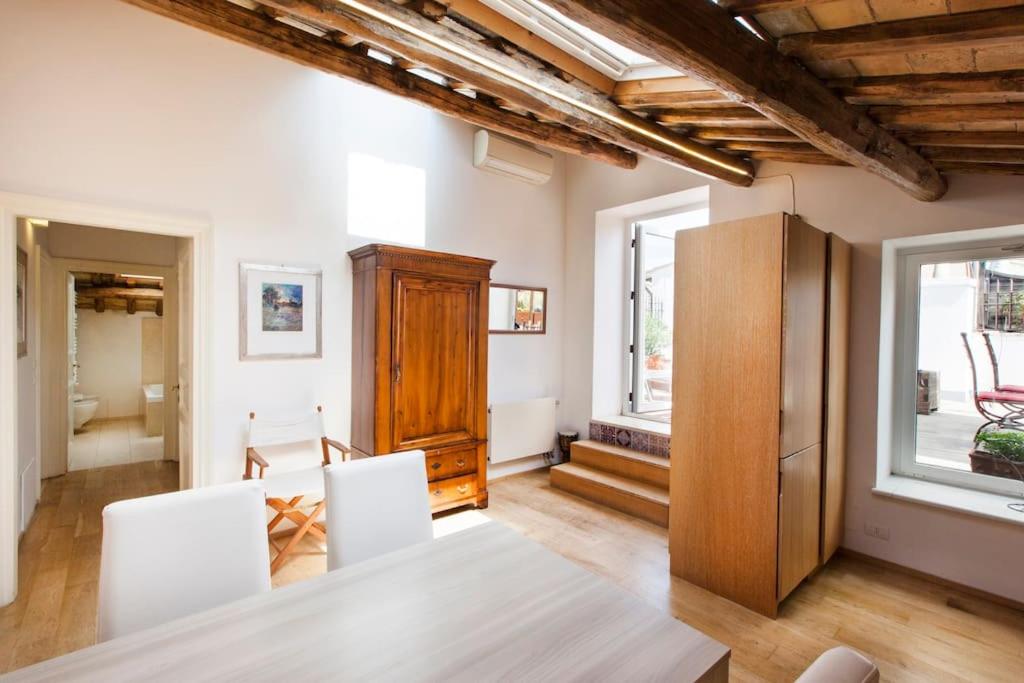 Penthouse Pantheon apartment with Terrace 2BR 2BA