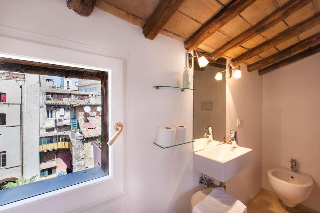 Penthouse Pantheon apartment with Terrace 2BR 2BA