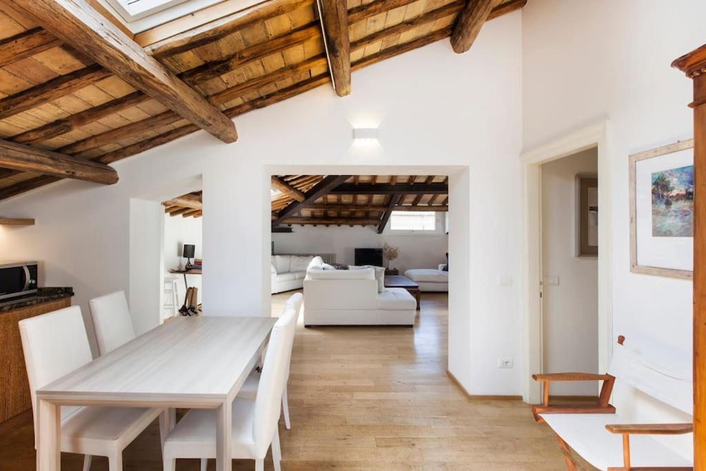 Penthouse Pantheon apartment with Terrace 2BR 2BA
