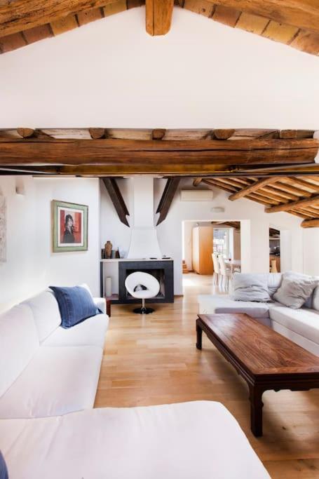 Penthouse Pantheon apartment with Terrace 2BR 2BA