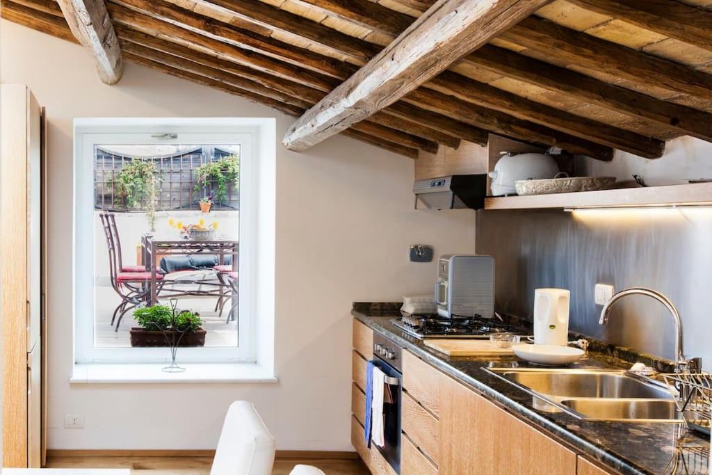 Penthouse Pantheon apartment with Terrace 2BR 2BA