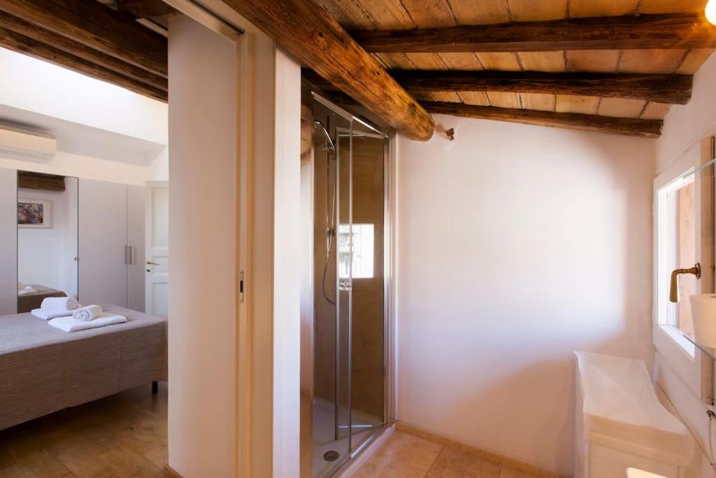 Penthouse Pantheon apartment with Terrace 2BR 2BA