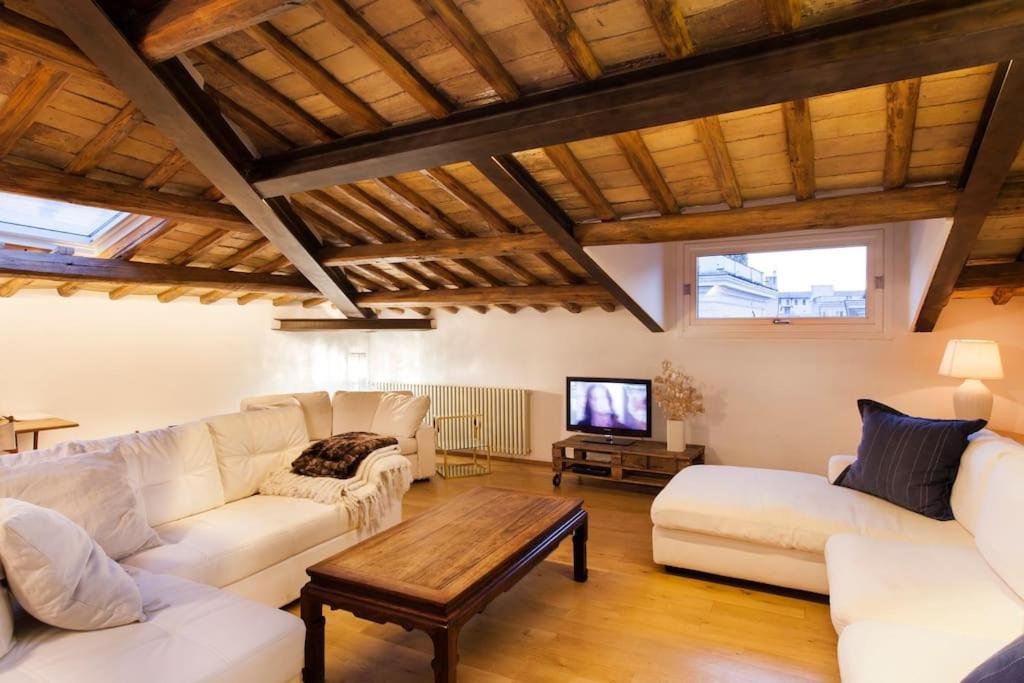 Penthouse Pantheon apartment with Terrace 2BR 2BA