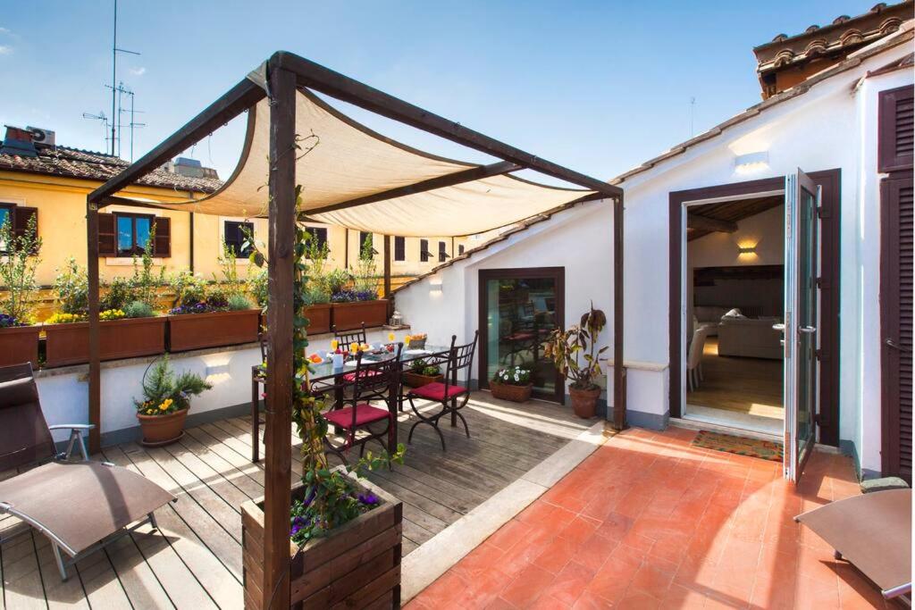 Penthouse Pantheon apartment with Terrace 2BR 2BA