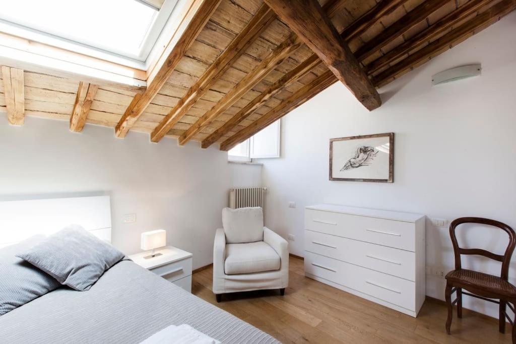 Penthouse Pantheon apartment with Terrace 2BR 2BA
