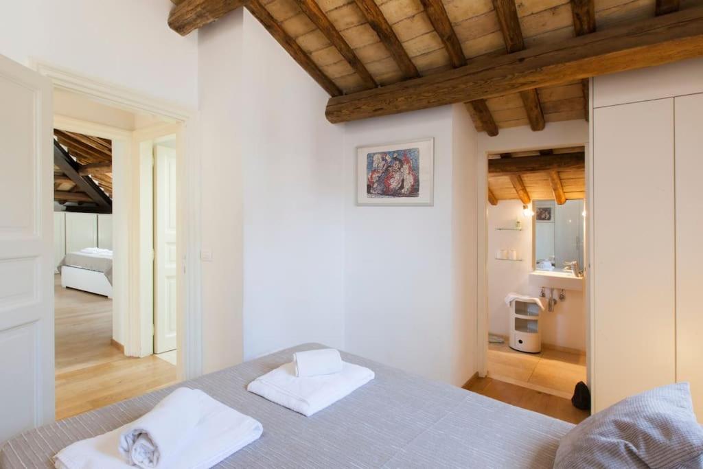 Penthouse Pantheon apartment with Terrace 2BR 2BA