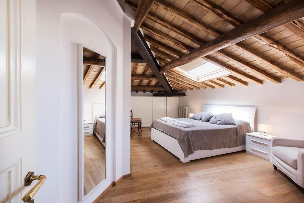 Penthouse Pantheon apartment with Terrace 2BR 2BA