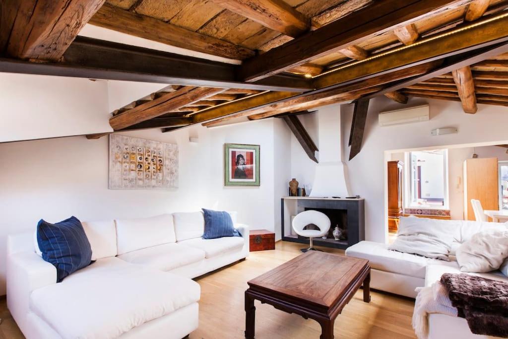 Penthouse Pantheon apartment with Terrace 2BR 2BA