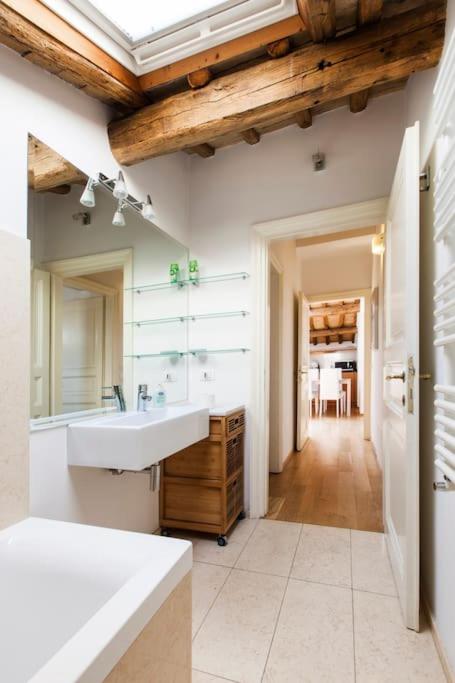 Penthouse Pantheon apartment with Terrace 2BR 2BA