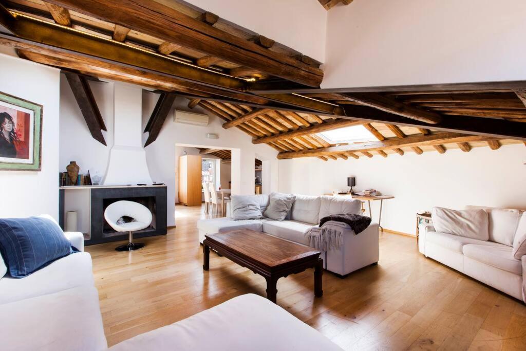 Penthouse Pantheon apartment with Terrace 2BR 2BA