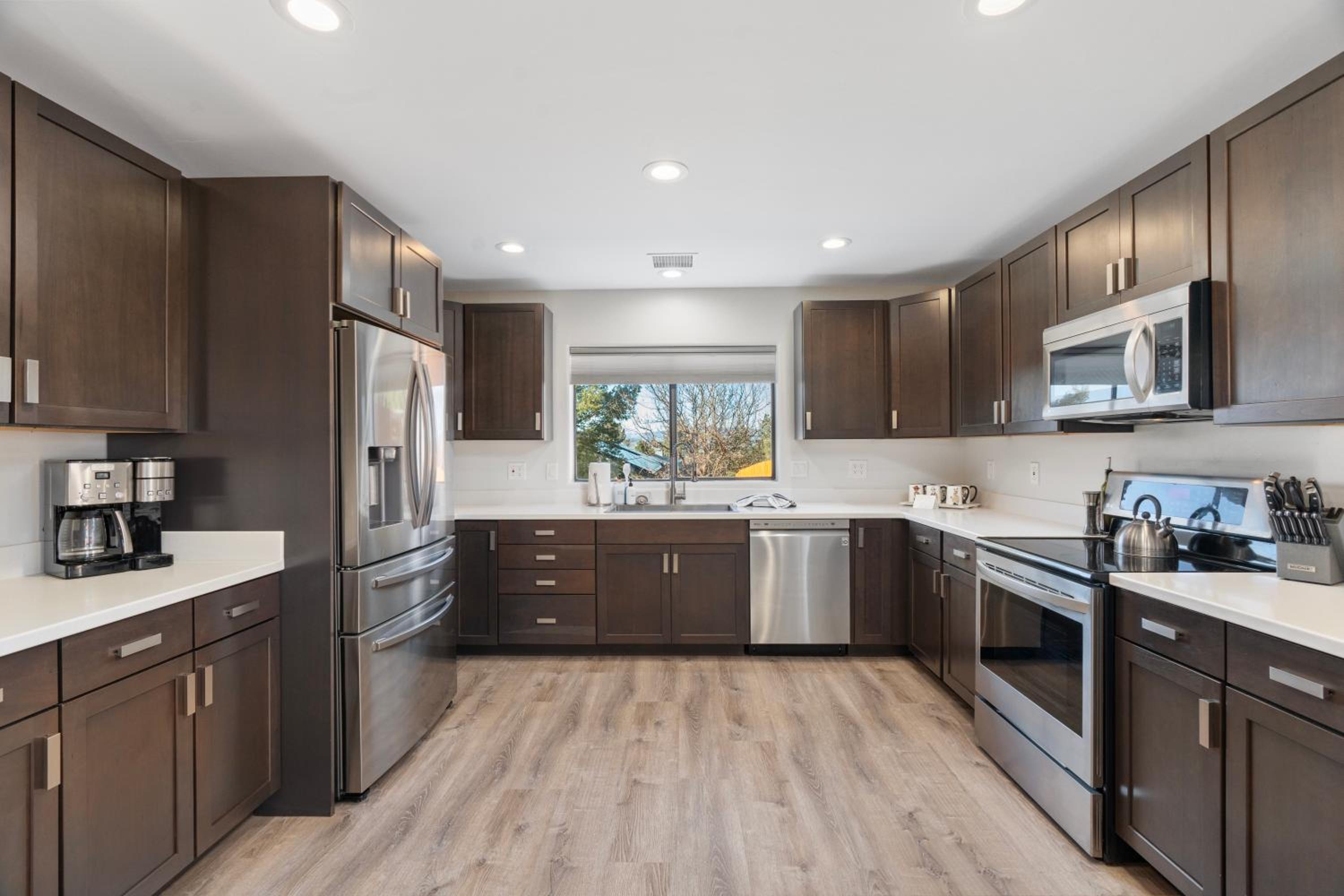 MountainView Zen Retreat with Hot Tub, Game Room, Close to Old Town view 5