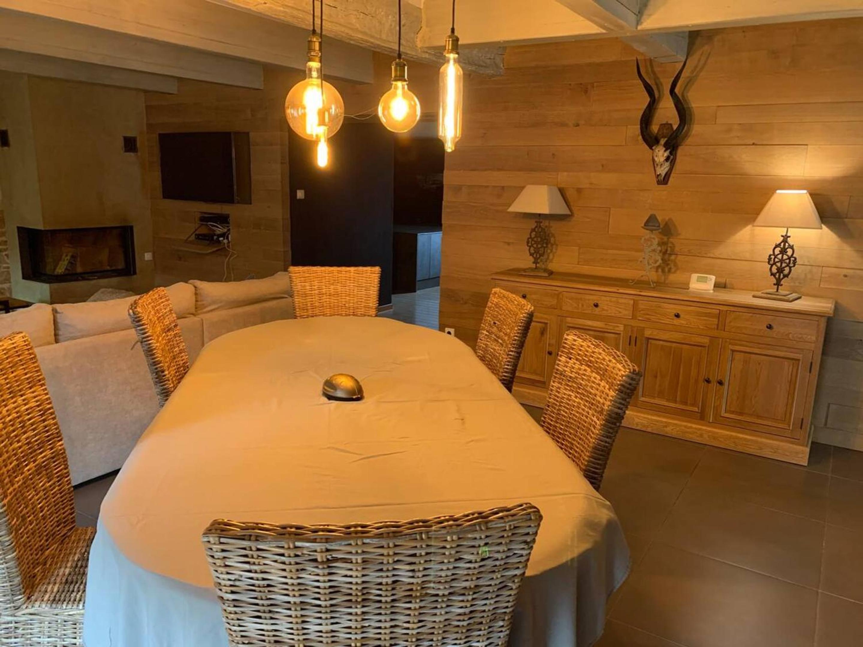 Spacious villa with private pool in Ohey 200 m² tranquil