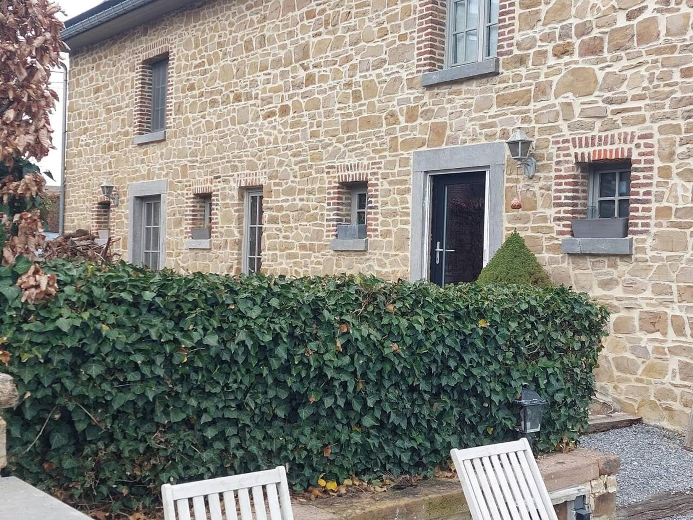 Spacious villa with private pool in Ohey 200 m² tranquil