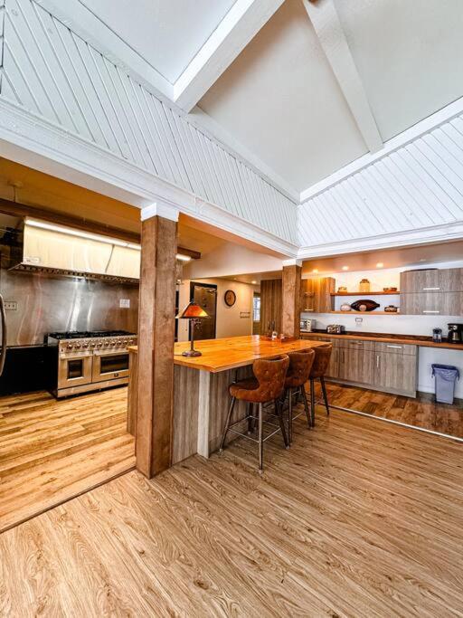 Maison du lac avec plage, embarcations, billard et spa privé