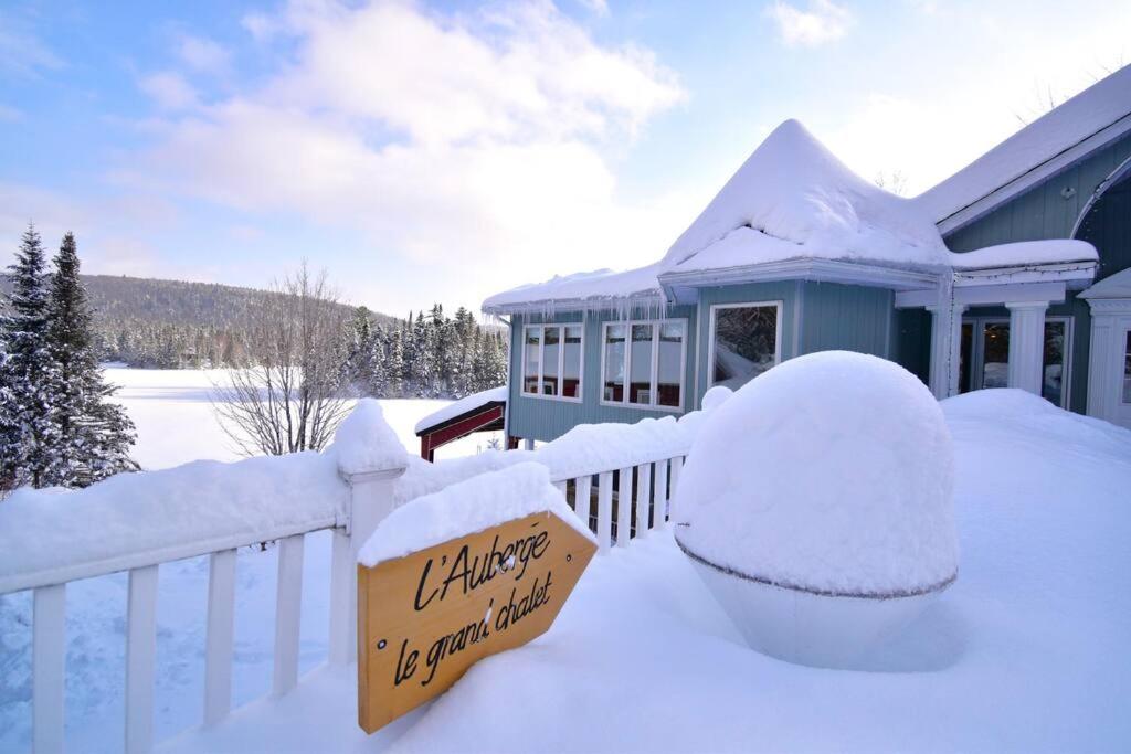 Maison du lac avec plage, embarcations, billard et spa privé