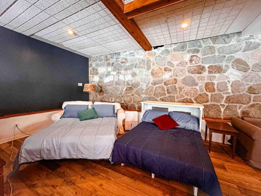 Maison du lac avec plage, embarcations, billard et spa privé