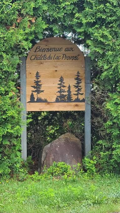 Maison du lac avec plage, embarcations, billard et spa privé
