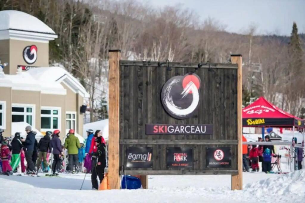Maison du lac avec plage, embarcations, billard et spa privé