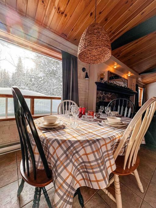 Maison du lac avec plage, embarcations, billard et spa privé