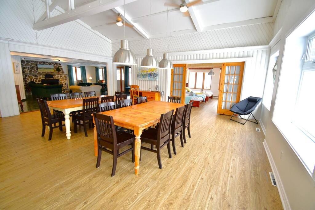Maison du lac avec plage, embarcations, billard et spa privé