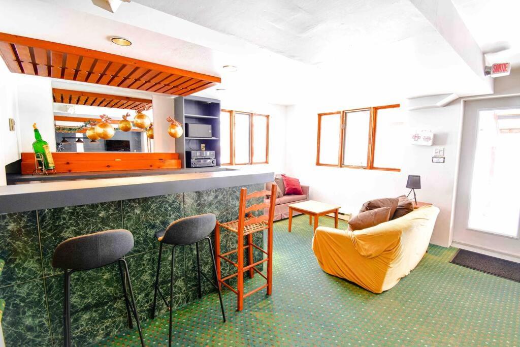 Maison du lac avec plage, embarcations, billard et spa privé