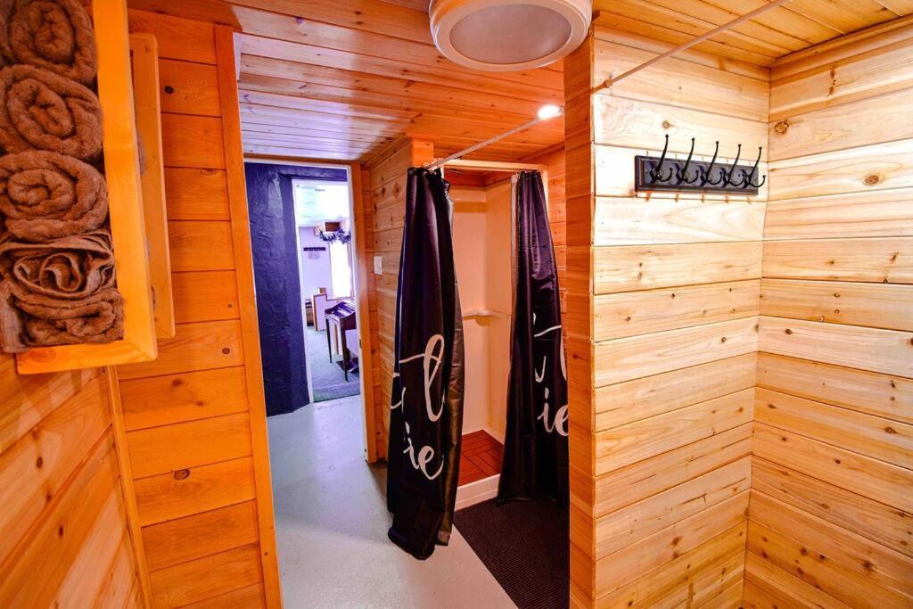 Maison du lac avec plage, embarcations, billard et spa privé