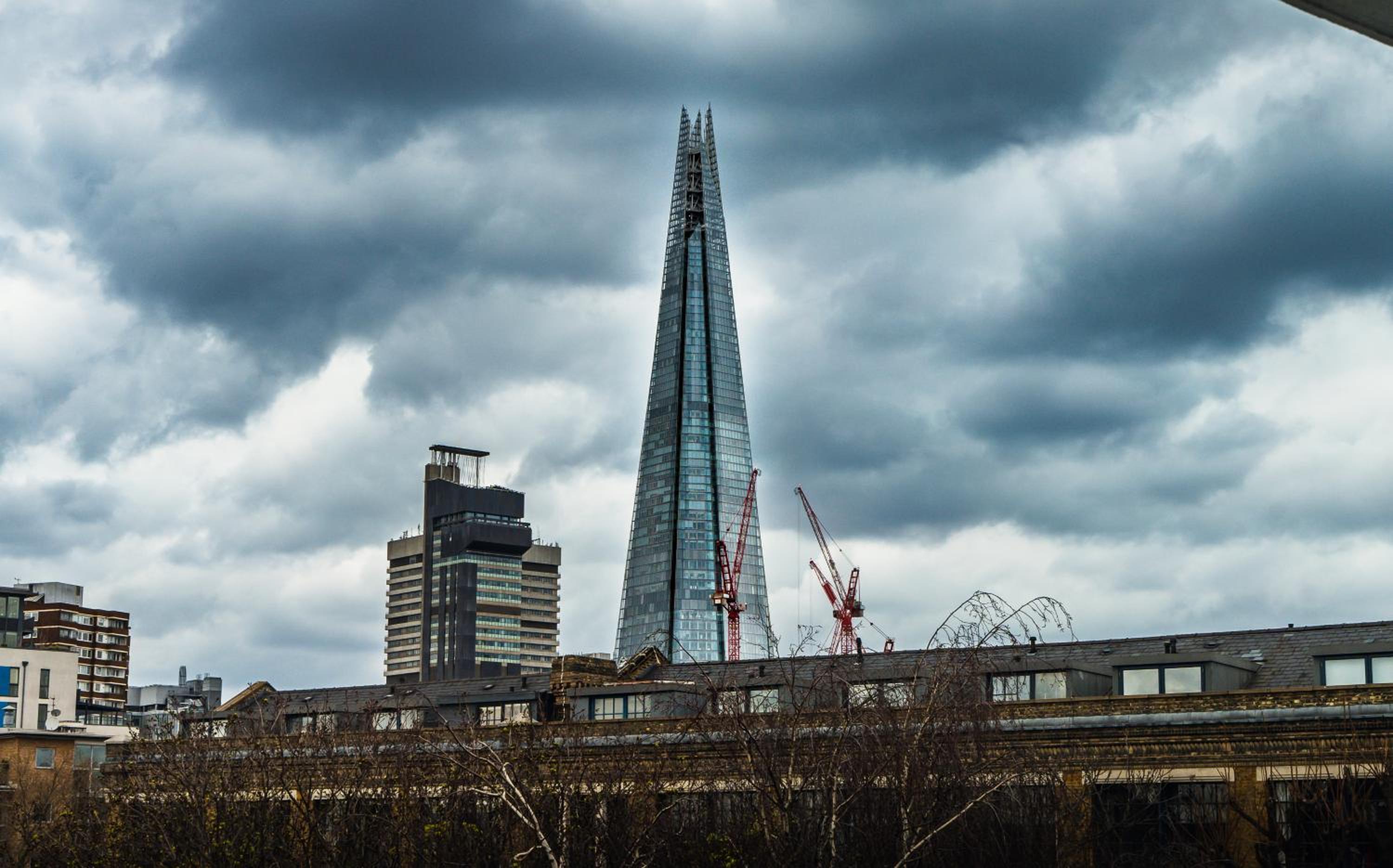 Tower Bridge Shard View 2 Bed Deluxe Apartment