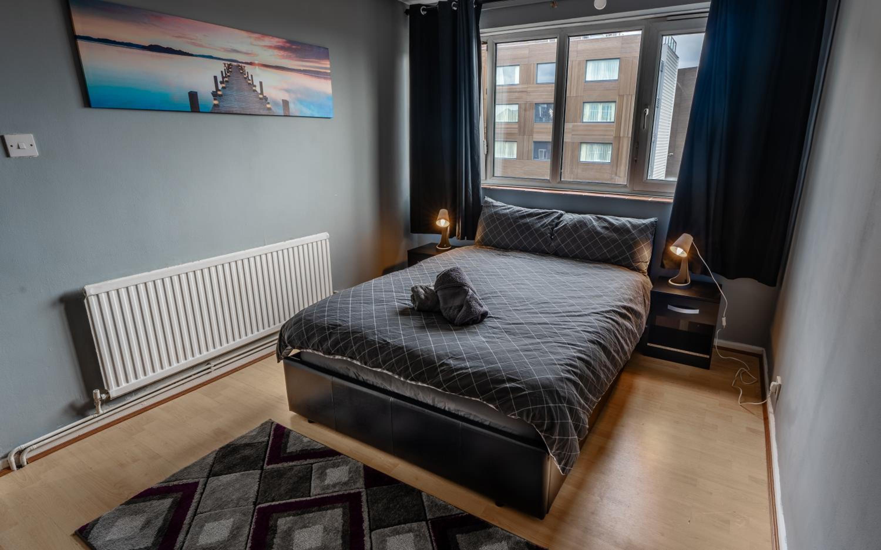 Tower Bridge Shard View 2 Bed Deluxe Apartment