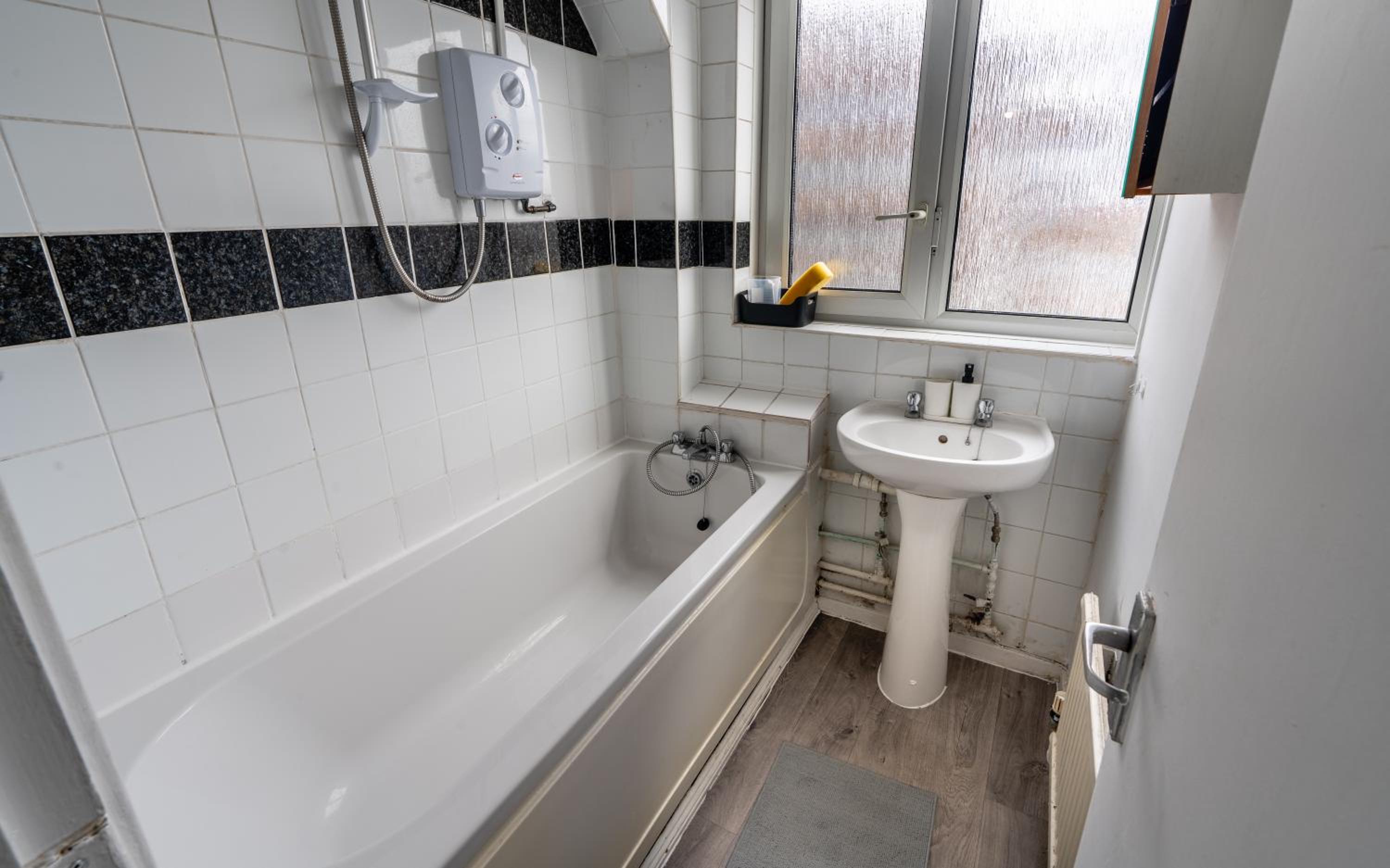 Tower Bridge Shard View 2 Bed Deluxe Apartment