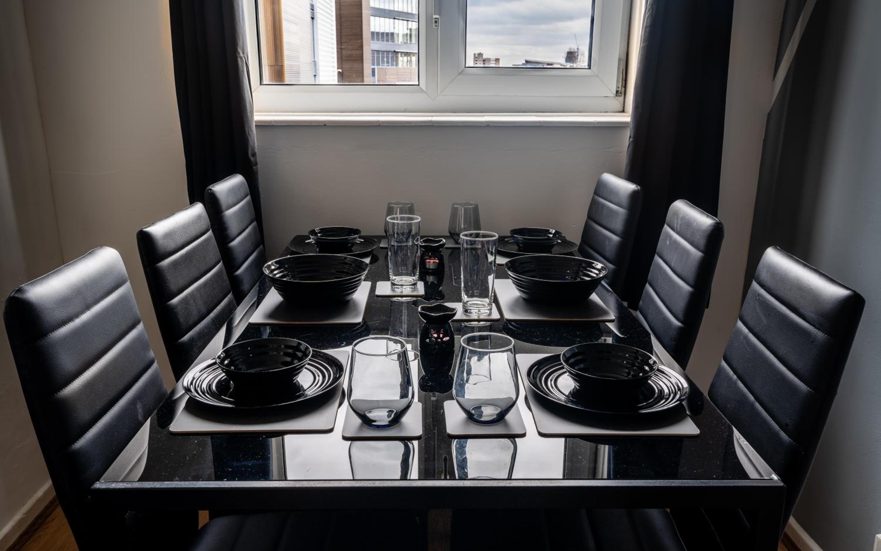 Tower Bridge Shard View 2 Bed Deluxe Apartment