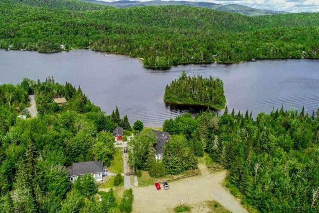 Chalet de l'Auberge: Lac avec Plage, SPA & Billard