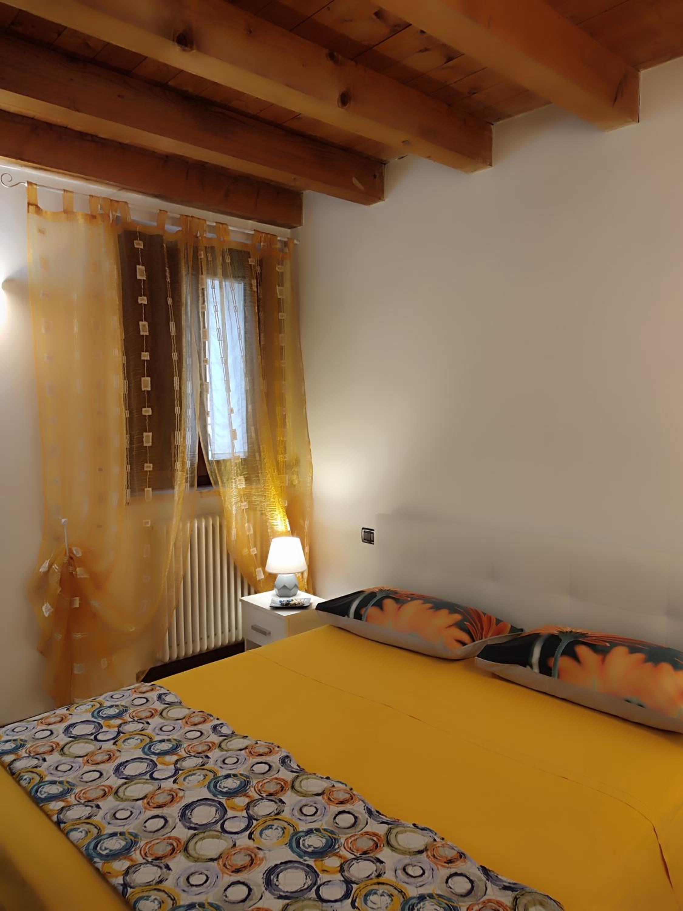 Ca' degli Sposi en Mantova — hotel room