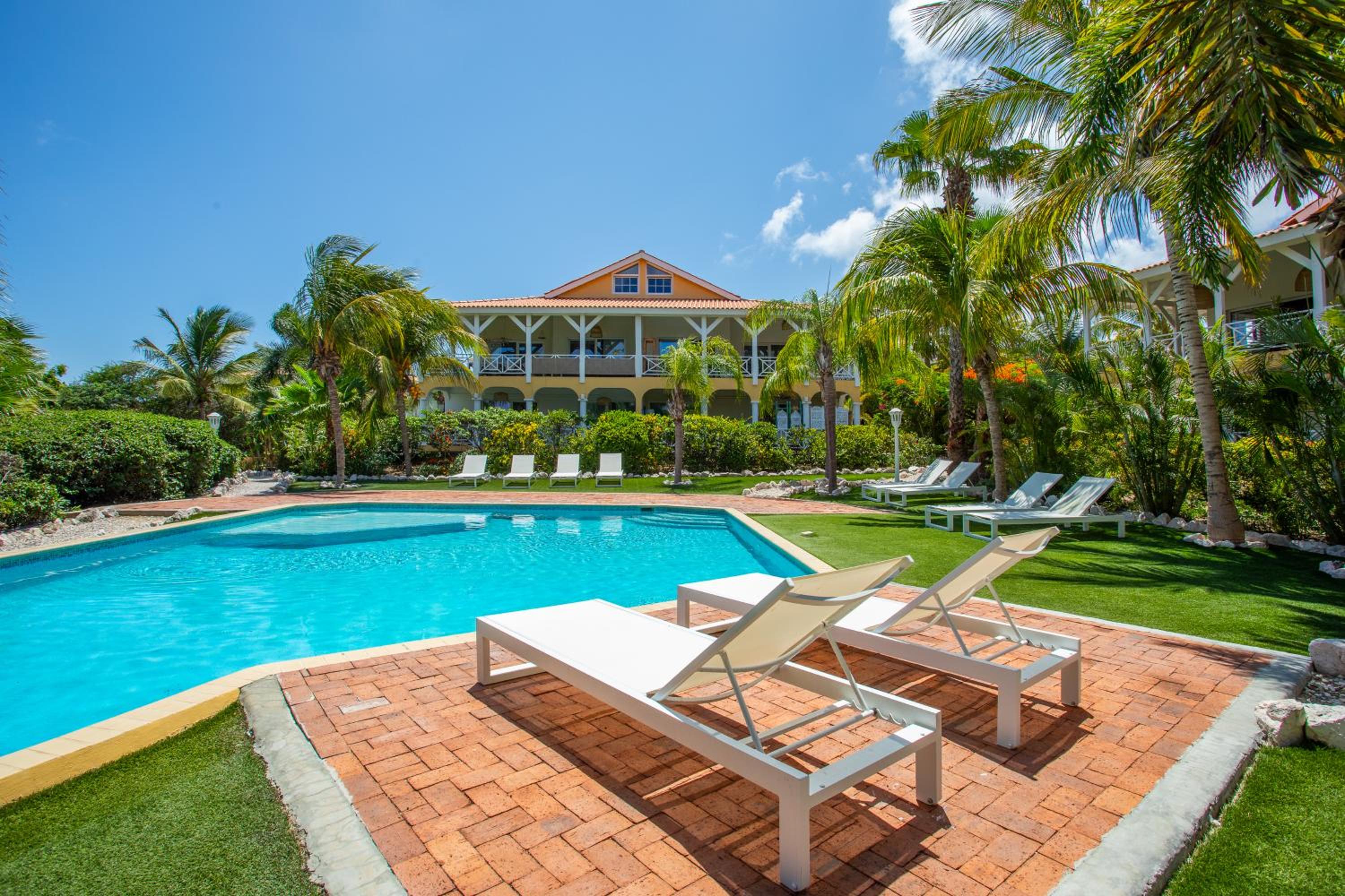 Penthouse Tropicana 6 persons gated penthouse with pool